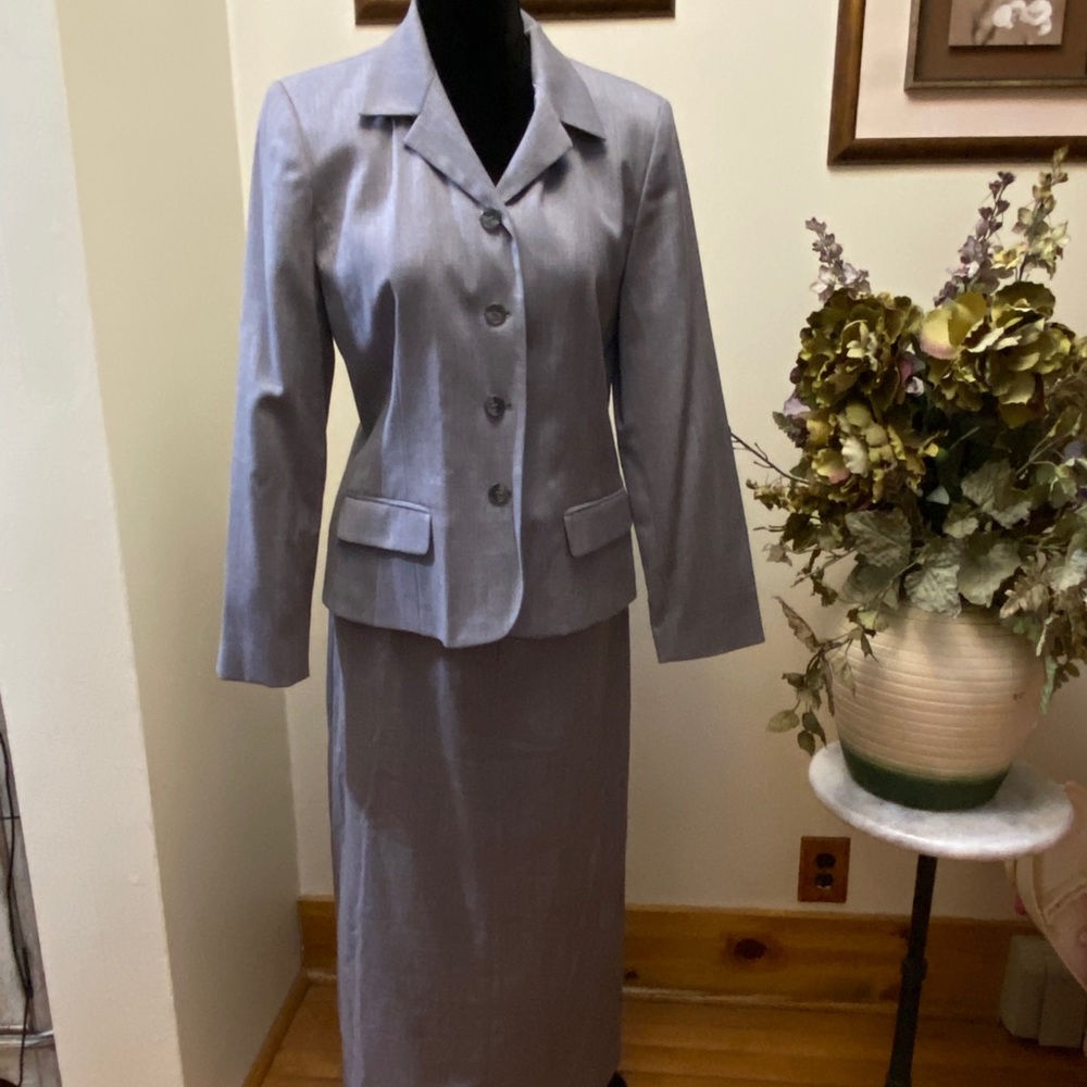 Harve Benard gray Suit
